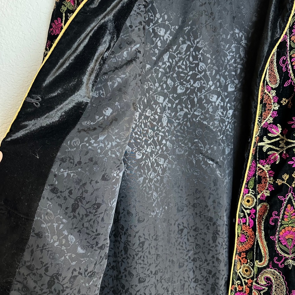 Soft Surroundings Black Veranasi Velvet Embroidered Paisley Jacket Womens Medium - Picture 6 of 11